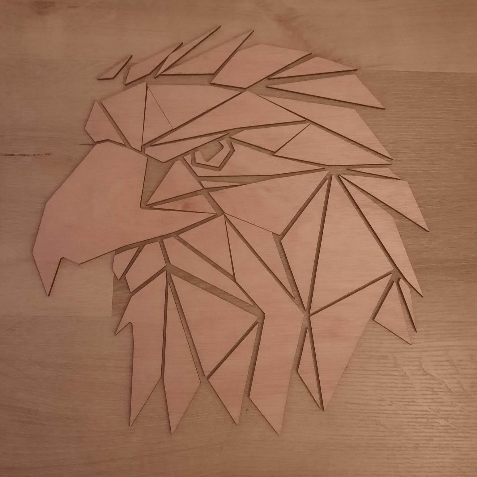 Tête d'aigle géométrique en bois - Image 7