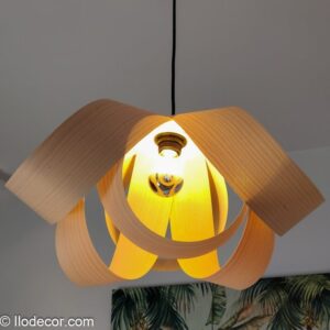 Suspension "Petite fleur de bois" en Hêtre